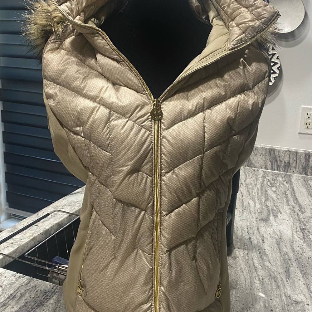 Taupe Michael Kors vest with detachable hood. XL.  Zip pockets outside. 2 inside
